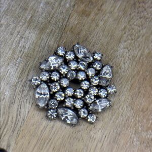 Pewter, Silver, Vintage Art Deco, Small Wreath Style Brooch